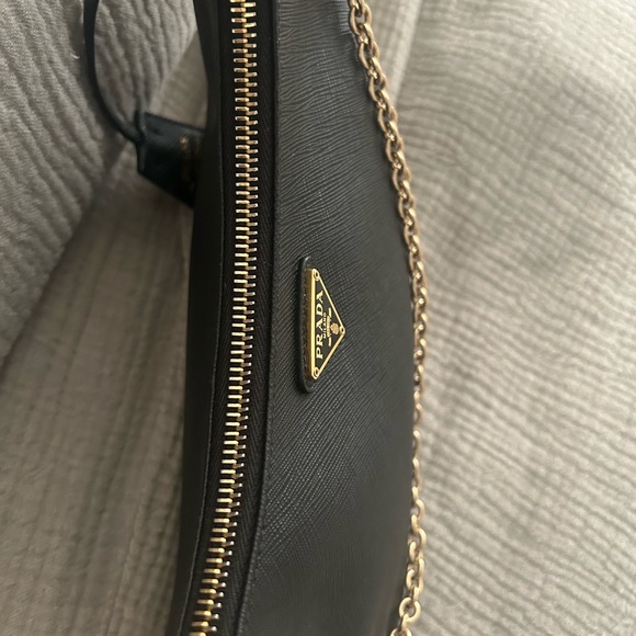 PRADA Re-Edition 2005 Saffiano leather bag - Picture 4 of 12